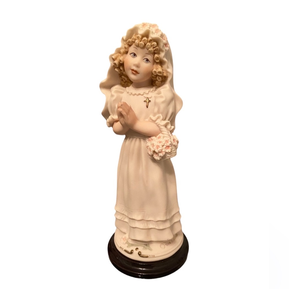 Elegant Prayer Girl Sculpture - Made in Italy